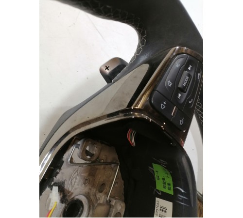 Рулевое колесо в сборе с многофункциональными кнопками