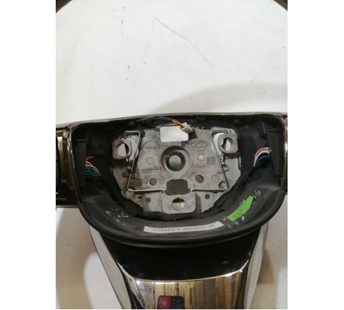 Рулевое колесо в сборе с многофункциональными кнопками