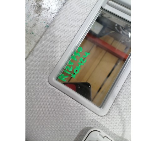 Козырек солнцезащитный правый