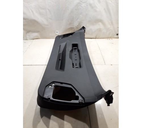 Обшивка крышки багажника