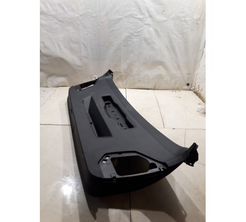 Обшивка крышки багажника