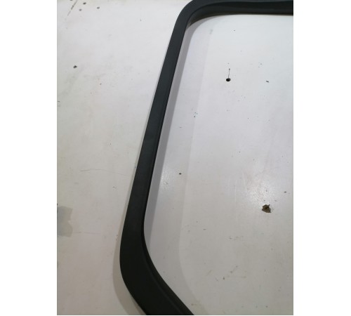 Накладка рамки стекла двери задняя левая