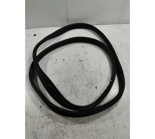 Уплотнитель двери передний правый