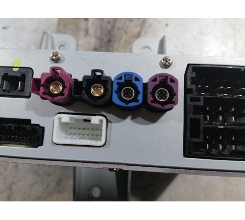 Мультимедийное устройство (магнитола)