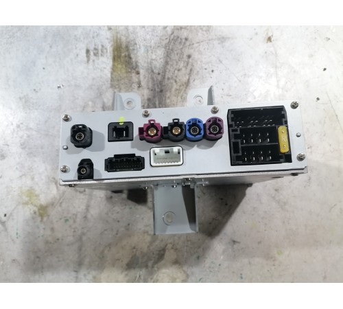 Мультимедийное устройство (магнитола)