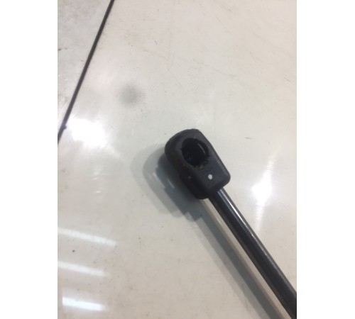 Амортизатор багажника