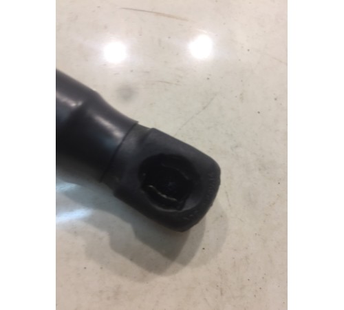 Амортизатор багажника