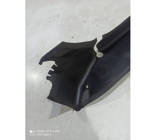 Водосток крышки багажника левый