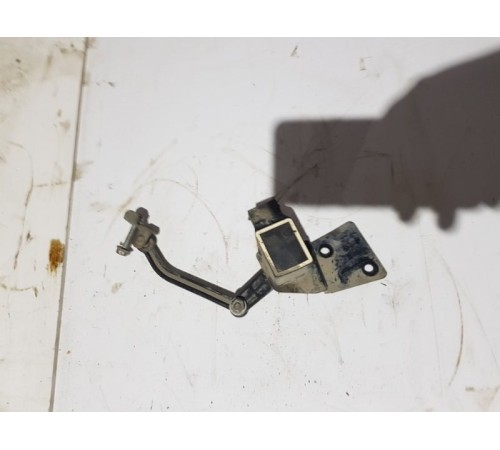 Датчик положения кузова перед.