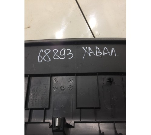 Обшивка крышки багажника