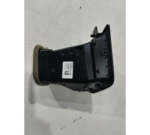 Воздушный дефлектор (правый)