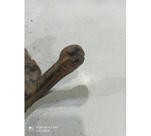 Кулак поворотный(передний правый)