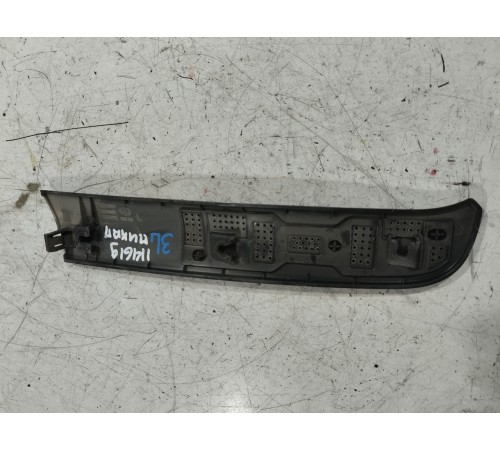 Накладка двери задняя левая