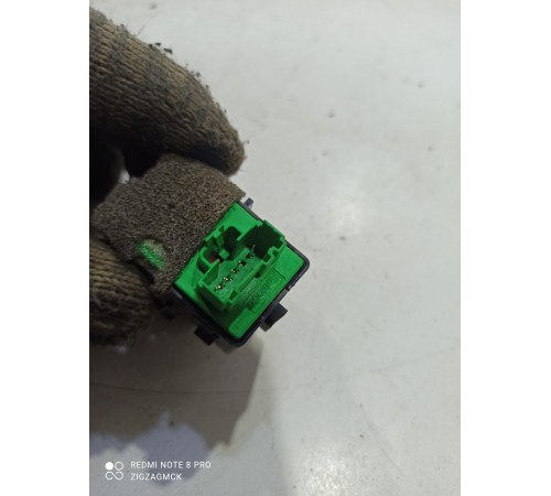 Кнопка стеклоподъемника (передняя правая)