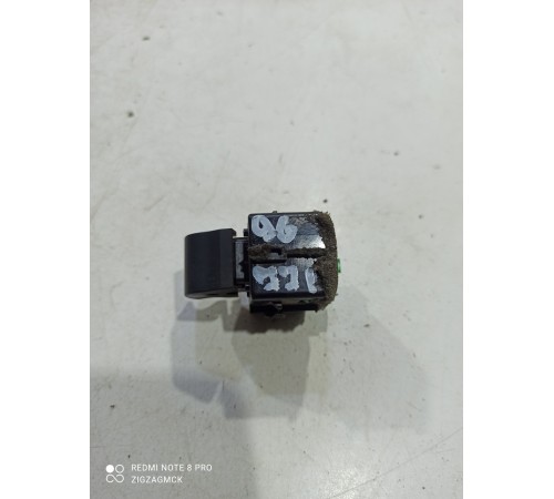 Кнопка стеклоподъемника (передняя правая)