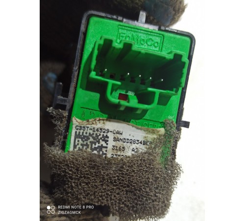 Кнопка стеклоподъемника (передняя правая)