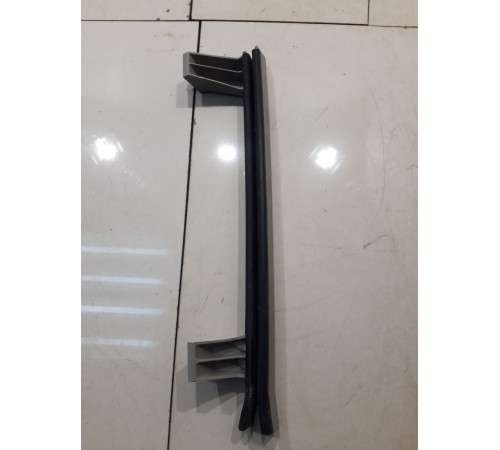 Направляющая стекла (передняя, правая)