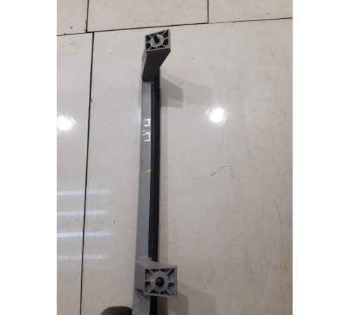 Направляющая стекла (передняя, правая)