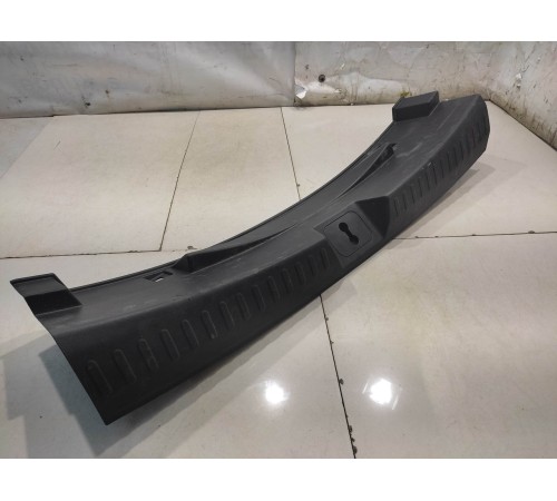 Накладка замка багажника