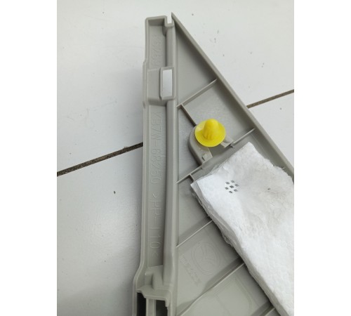 Обшивка багажника задняя правая (верхняя)