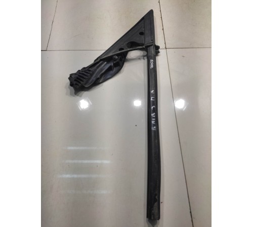 Уплотнитель двери (передний, левый)