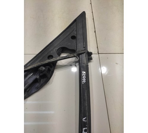 Уплотнитель двери (передний, левый)