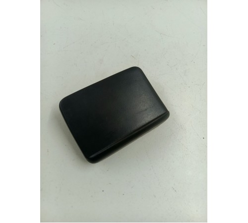 Заглушка спинки заднего сиденья левая