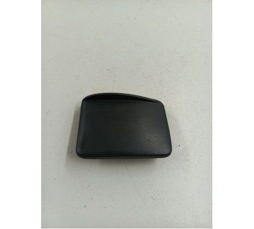 Заглушка спинки заднего сиденья левая