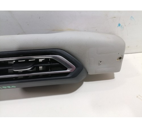 Воздушный дефлектор центральный с декоративной накладкой торпедо