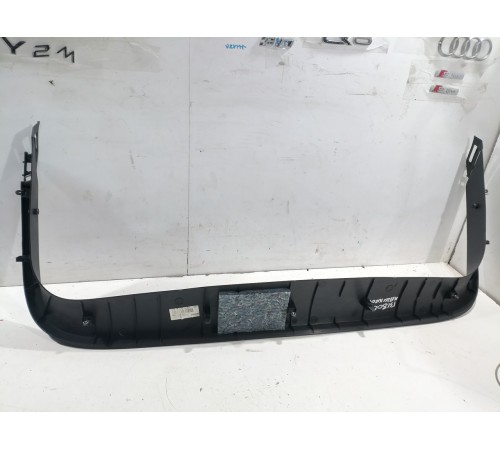 Обшивка накладка крышки двери багажника верхняя