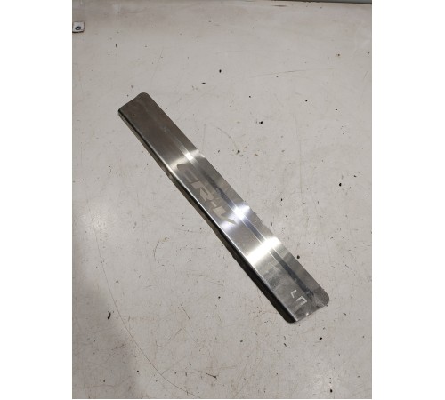 Накладка порога (передняя левая)