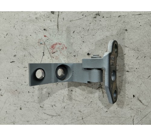 Петля двери(передняя левая нижняя)