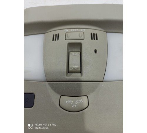 Плафон внутреннего освещения(передний)