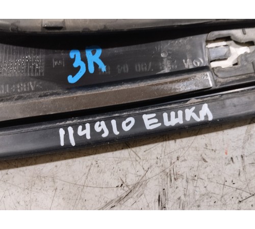 Накладка крышки багажника правая