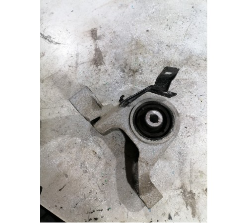 Кронштейн правый