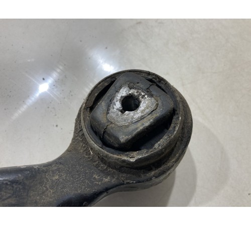 Рычаг подвески (передний, правый)