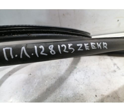 Уплотнитель двери передний левый