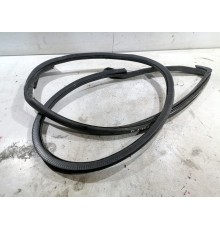 Уплотнитель двери передний левый