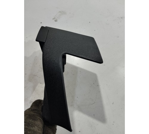 Обшивка стойки центральная правая