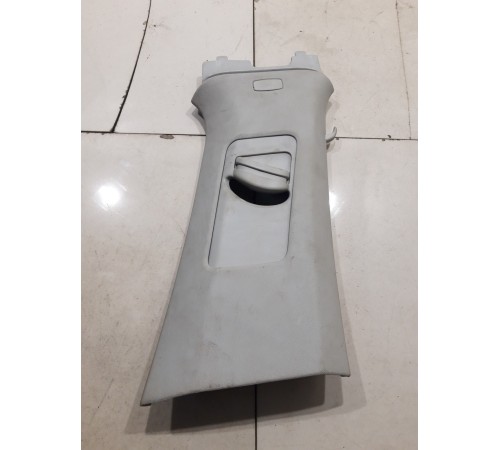 Обшивка центральной стойки (правая)