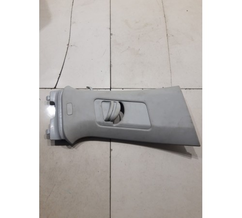 Обшивка центральной стойки (правая)