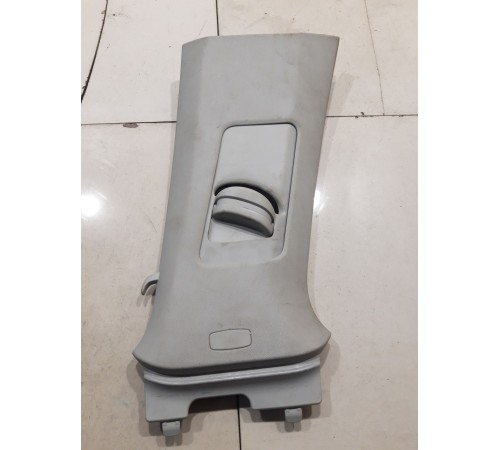 Обшивка центральной стойки (правая)