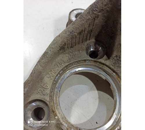 Кулак поворотный(передний правый)