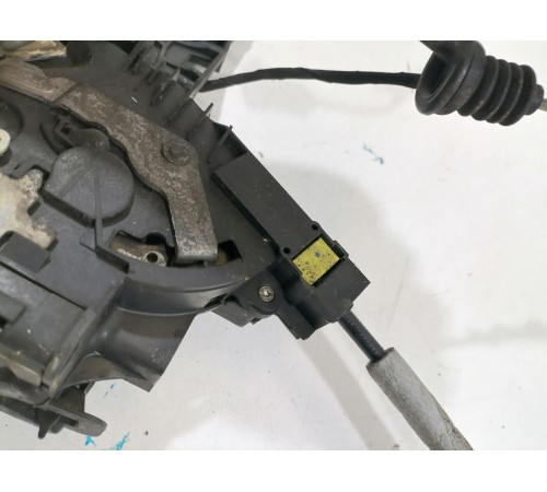 Замок двери задний левый