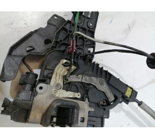 Замок двери задний левый