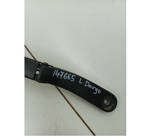 Поводок стеклоочистителя левый