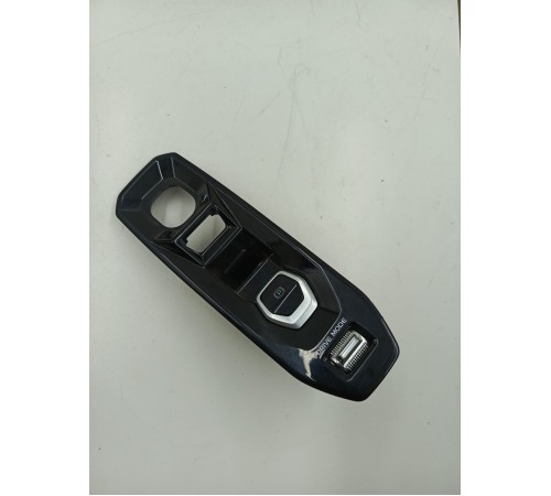 Кнопка стояночного тормоза с накладкой