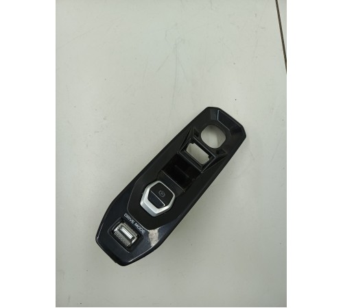 Кнопка стояночного тормоза с накладкой