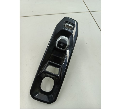 Кнопка стояночного тормоза с накладкой