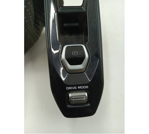 Кнопка стояночного тормоза с накладкой